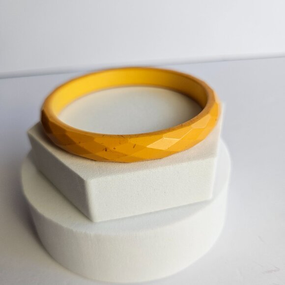 Vtg Bakelite Bangle Faceted Butterscotch Bracelet Mid-Century Retro Charm 2 5/8" - Picture 1 of 13